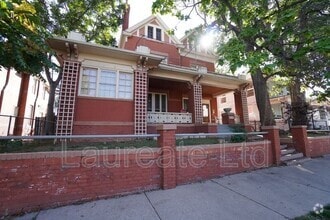 Building Photo - 834 N Clarkson St