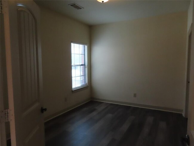 Building Photo - 1855 Signal Ridge Pl
