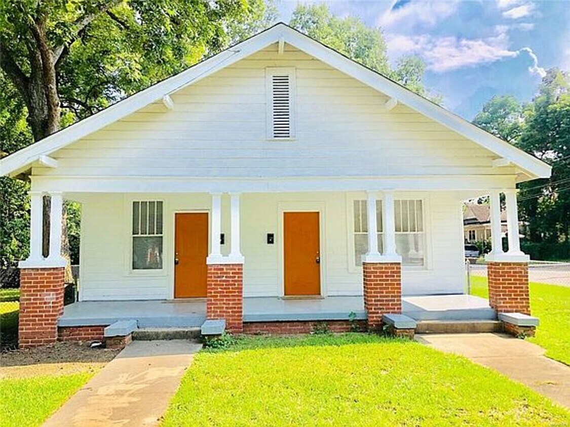 Primary Photo - 2300 Plum St Duplex