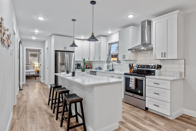 Foto del edificio - 4456 Bingham Ave