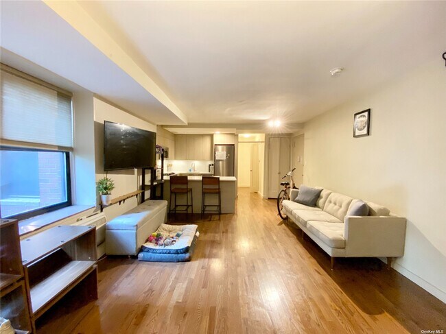 Foto del edificio - 87-10-87-51 51st Ave