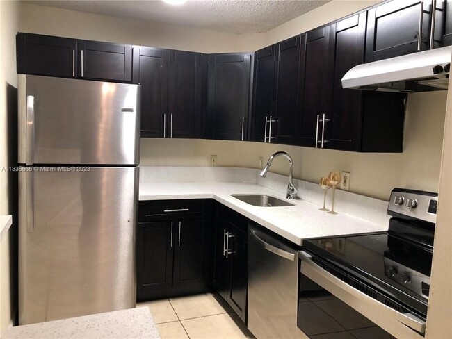 Foto del edificio - 10757 Cleary Blvd