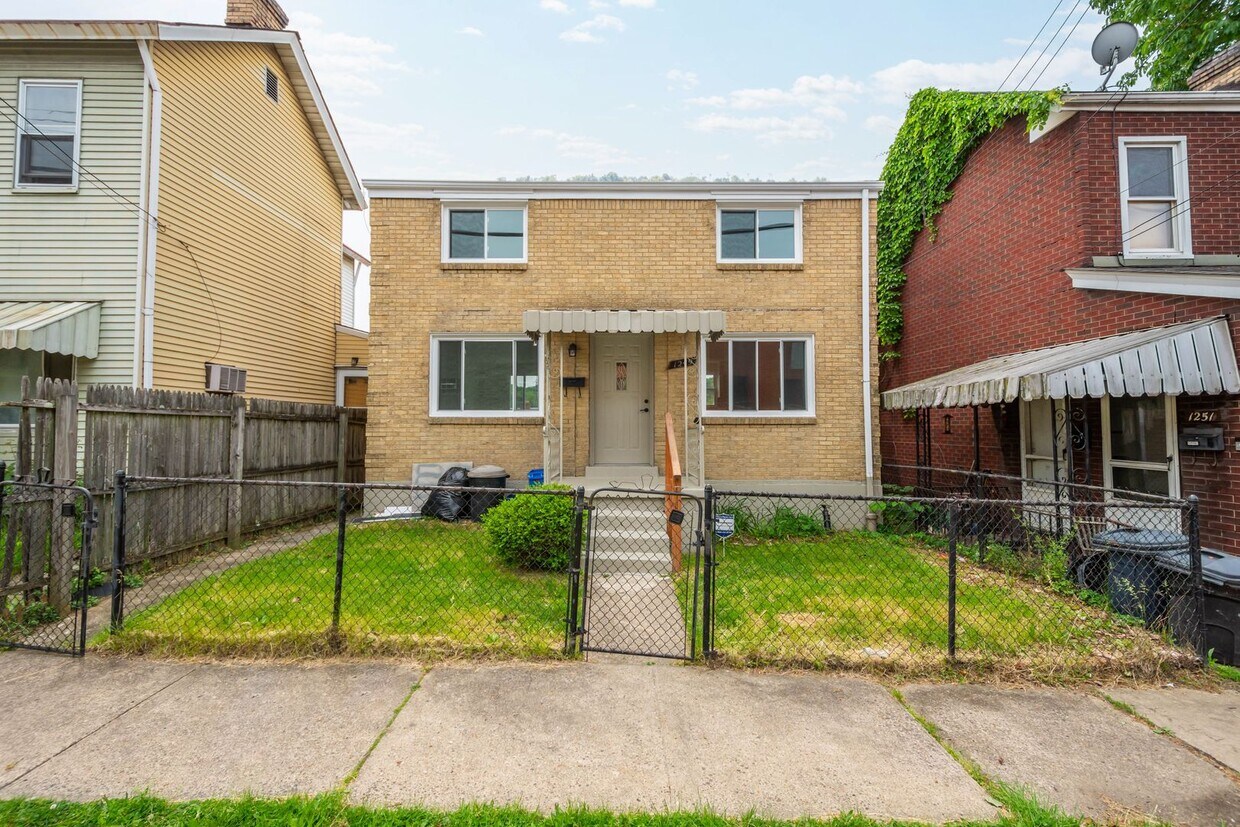 AVAILABLE JULY 1ST! Don't miss this RENOVATED 3-BEDROOM!! - AVAILABLE JULY 1ST! Don't miss this RENOVATED 3-BEDROOM!!