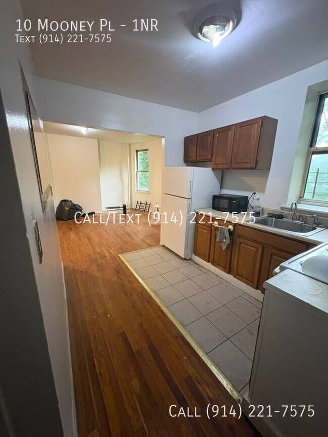 Building Photo - 10 Mooney Pl