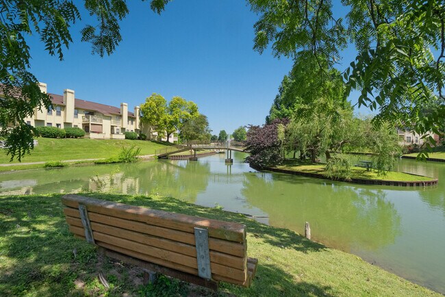 Foto del edificio - Lago Vista Apartments