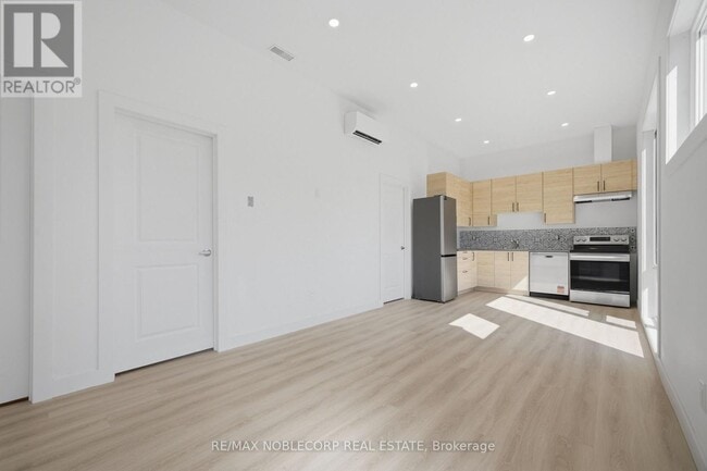 Building Photo - 6 Evandale Rd