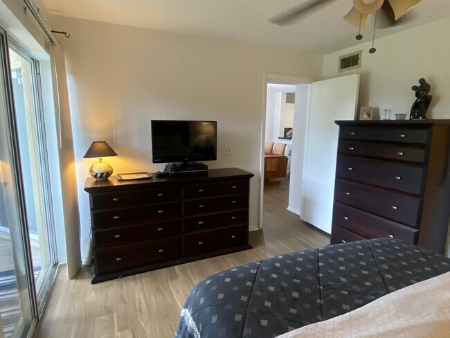 Building Photo - 4751 Via Palm Lakes