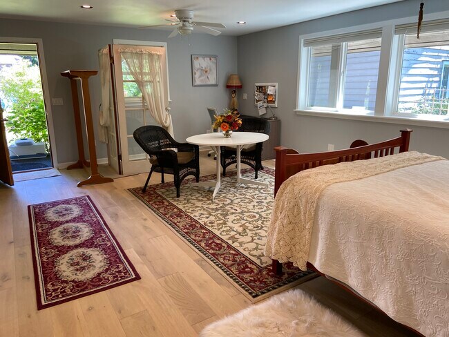Main room - 4441 S 188th St