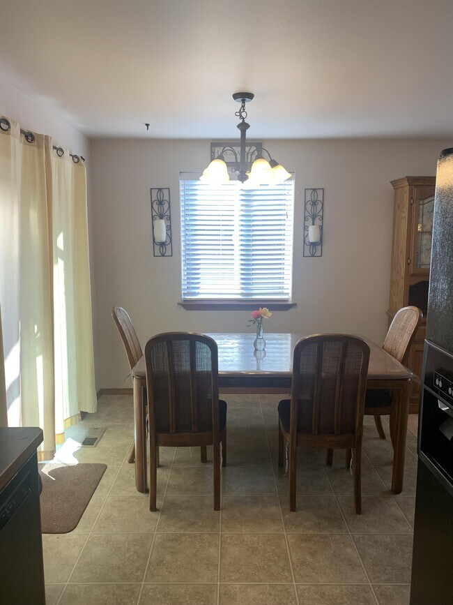 Foto del edificio - 6421 Portal Commons Pl