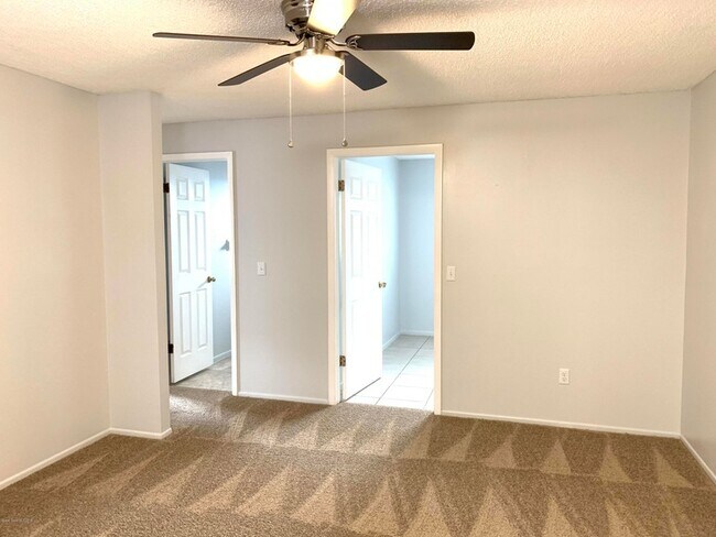 Building Photo - 609 Croton Rd