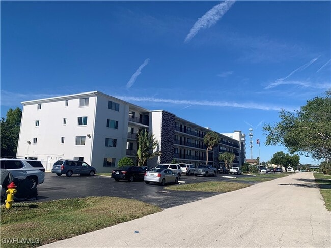 Building Photo - 4906 Victoria Dr