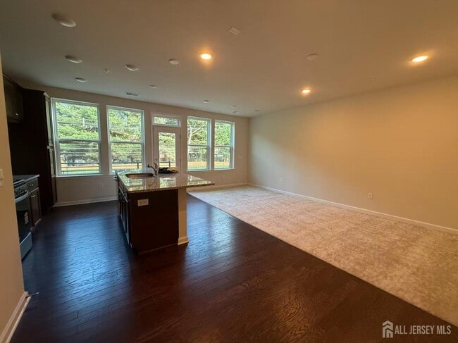 Building Photo - 616 Sadie Cir