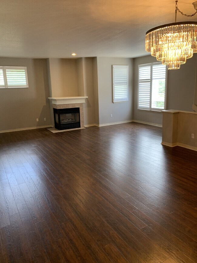 Foto del edificio - Modern, Large Condo – Move-In Ready