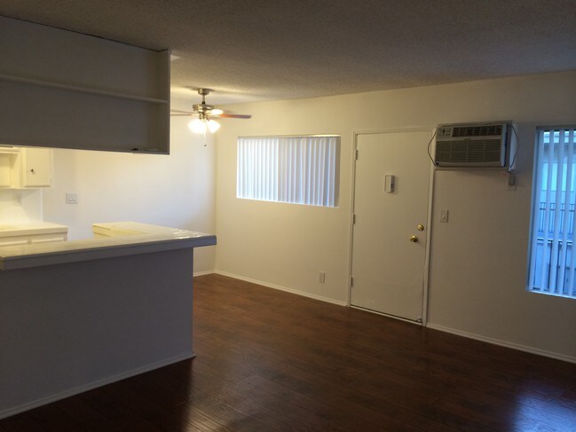 Foto del edificio - 13855 Burbank Blvd