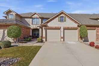 Building Photo - 1725 Brookview Dr