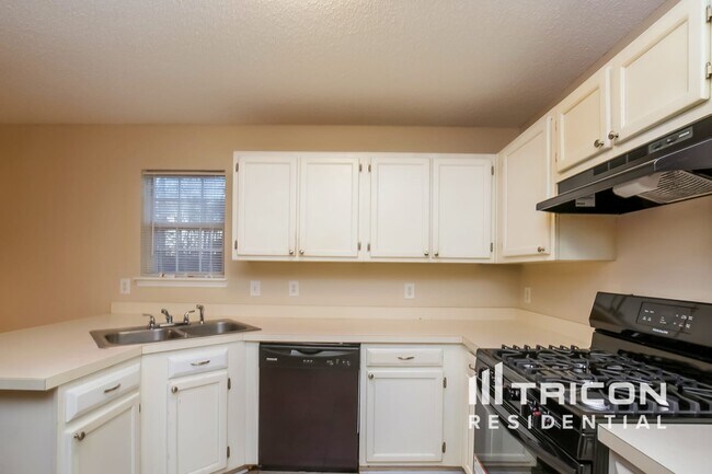 Building Photo - 5002 Ceylon Dr