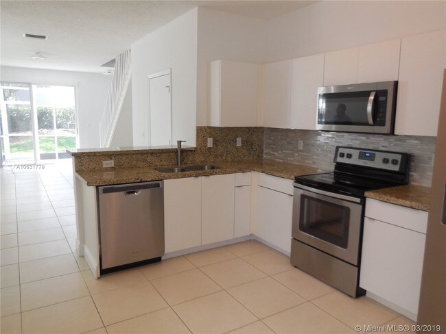 Building Photo - 2090 Madeira Dr