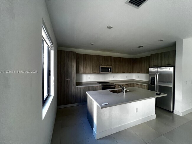 Building Photo - 13644 SW 157th Ct