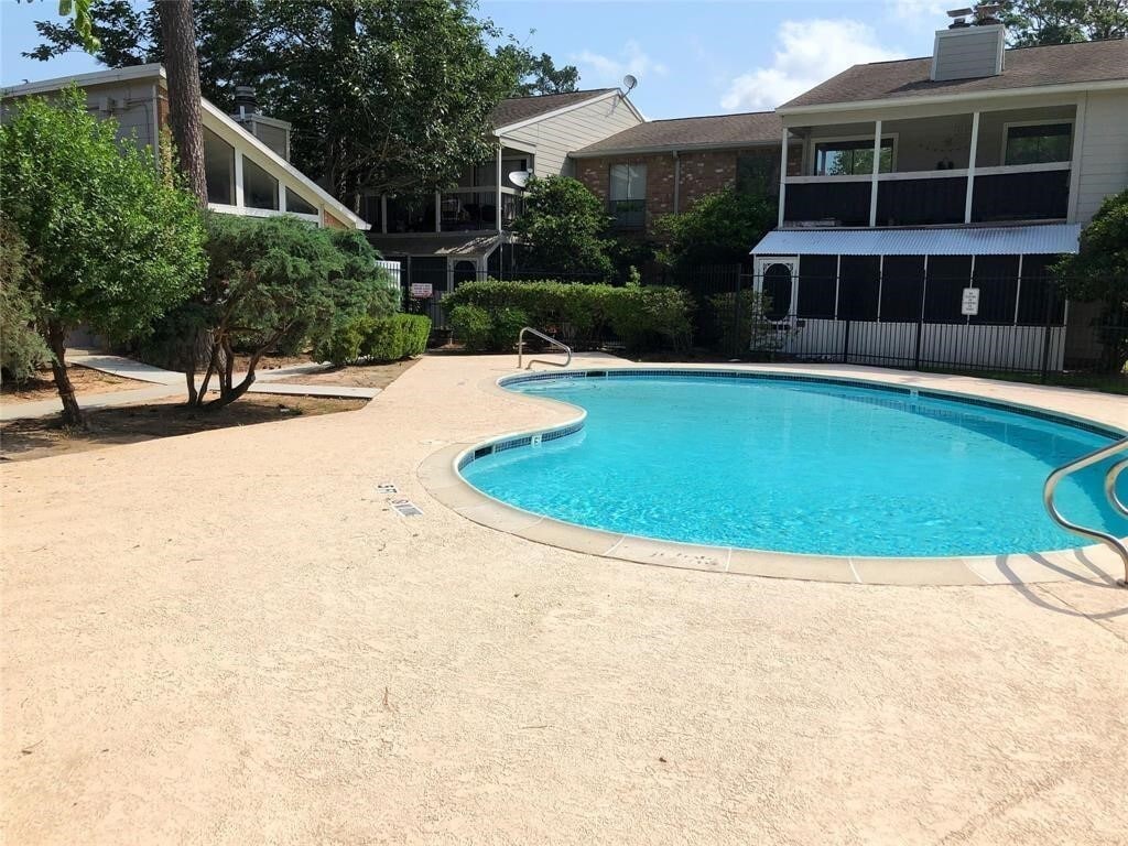 Building Photo - 17331 Red Oak Dr
