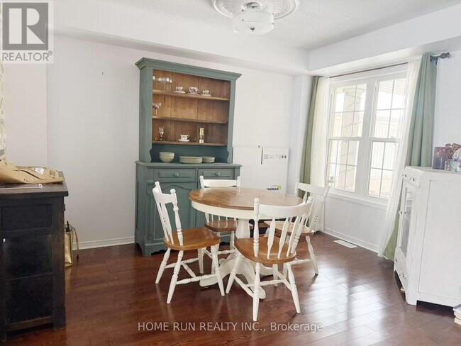 Photo du bâtiment - 330 Applecross Crescent