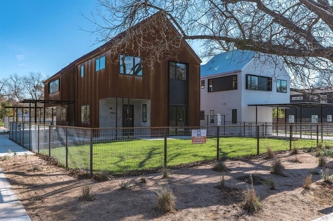 Building Photo - 915 Tillery St