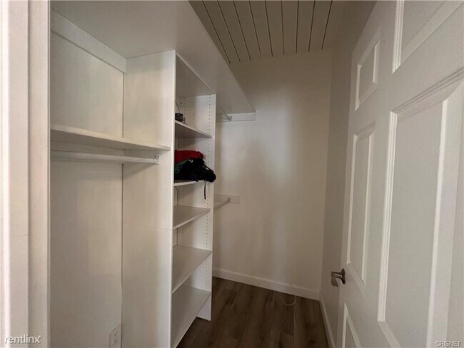 Foto del edificio - 3 br, 1 bath House - 7934 Broadleaf Ave