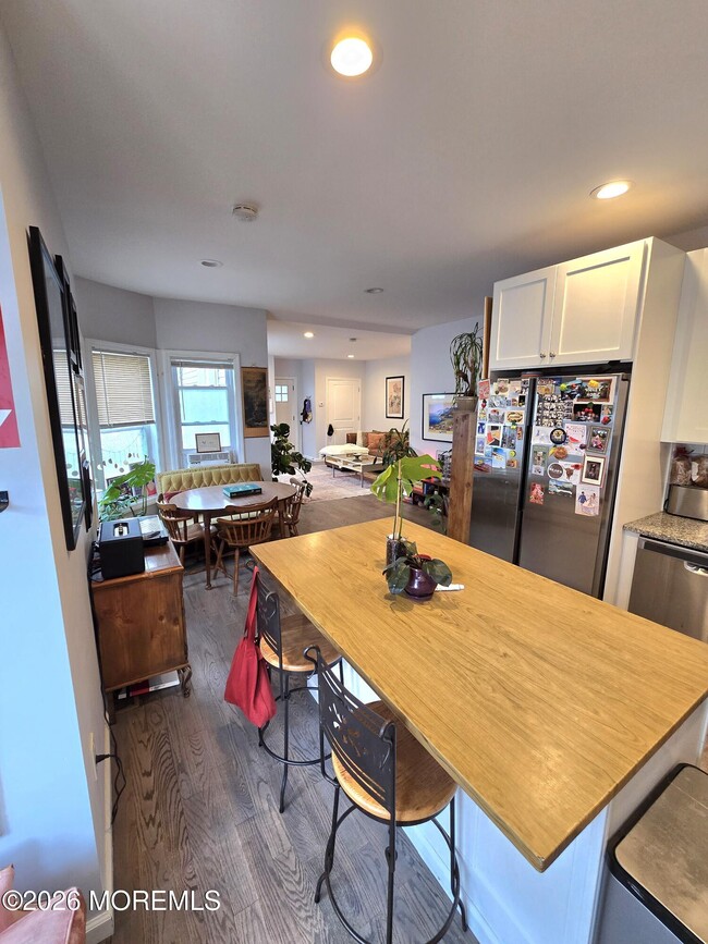 Building Photo - 305 3rd Ave