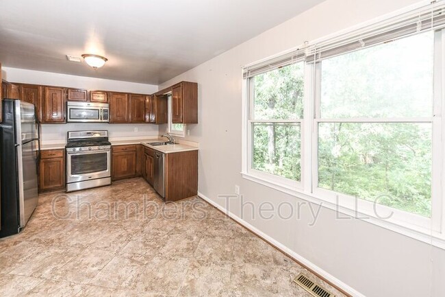 Building Photo - 32 Carriage House Cir