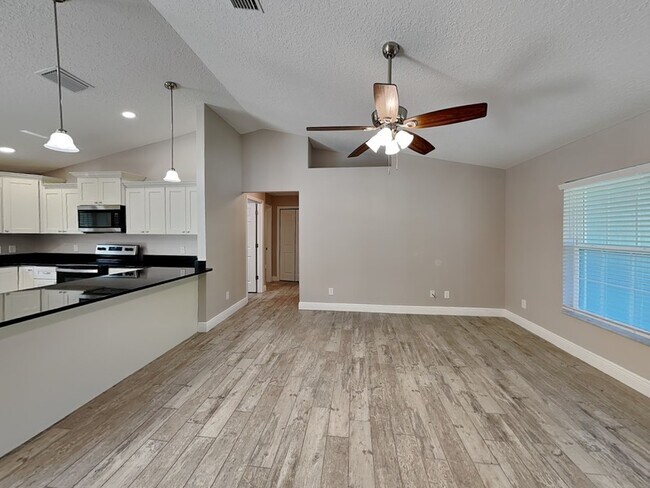 Foto del edificio - 3088 W Camilo Dr