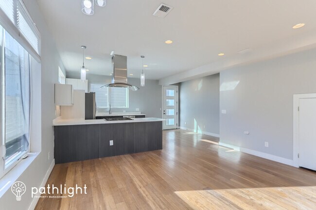 Building Photo - 1357 Zenobia Street