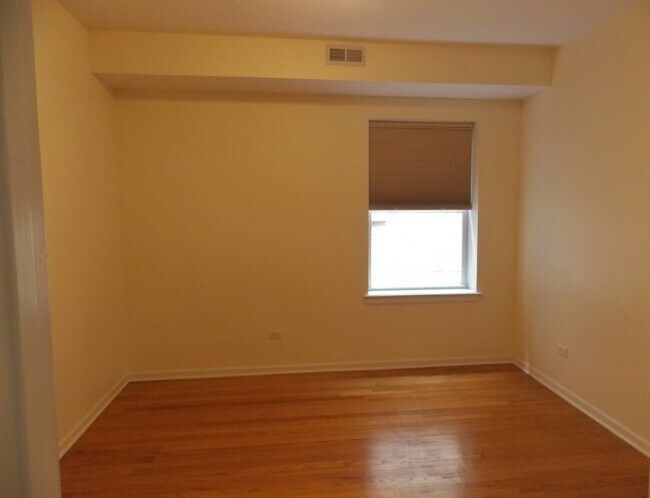 Building Photo - 7323 N Honore St
