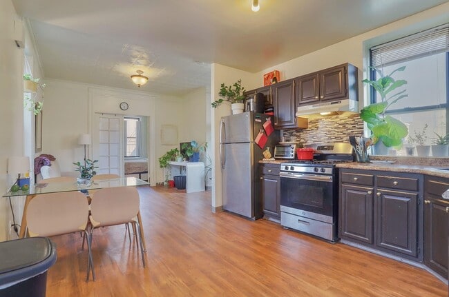 Building Photo - 202 Hudson St