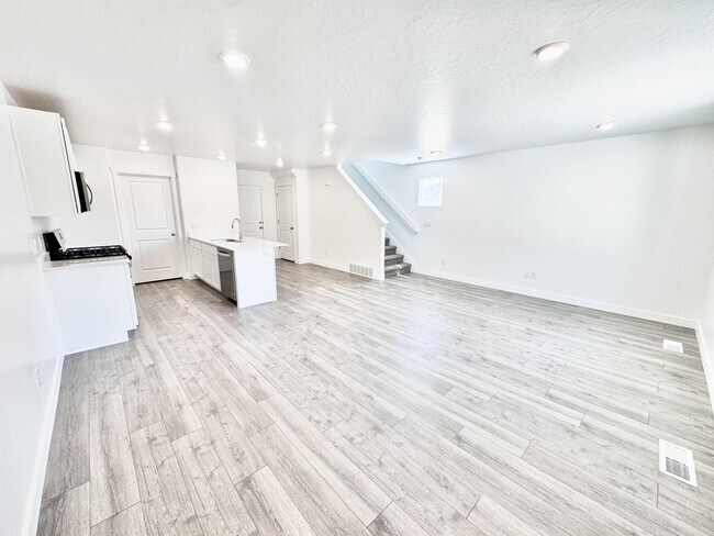 Foto del edificio - 1438 W 3600 S St
