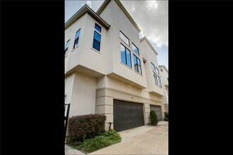 Building Photo - 48 N Hutcheson St