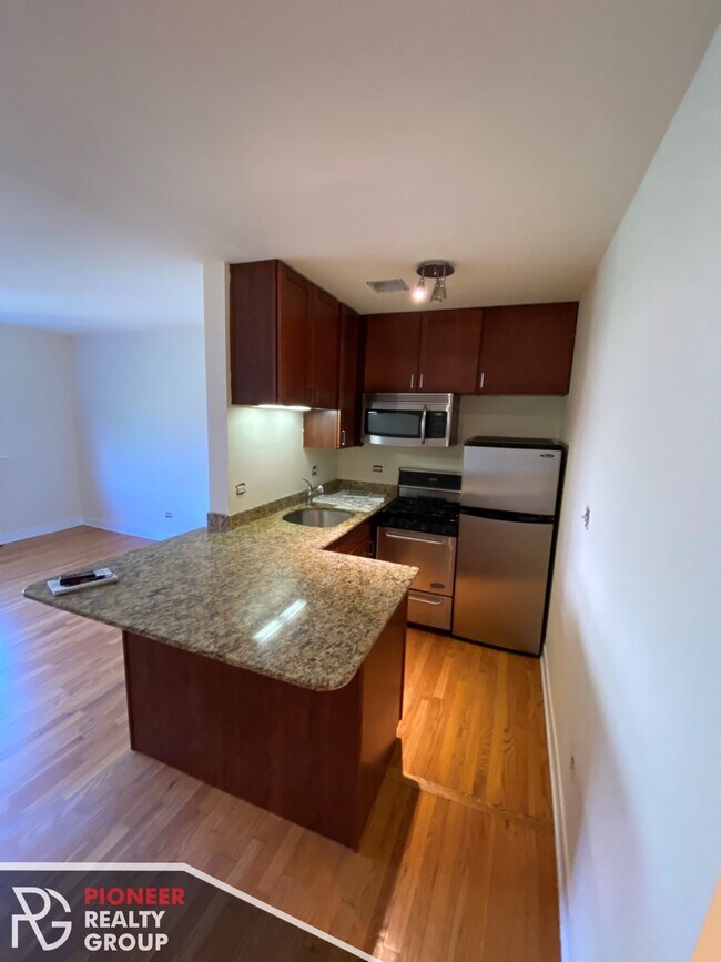 Foto del edificio - 643 W Wrightwood Ave