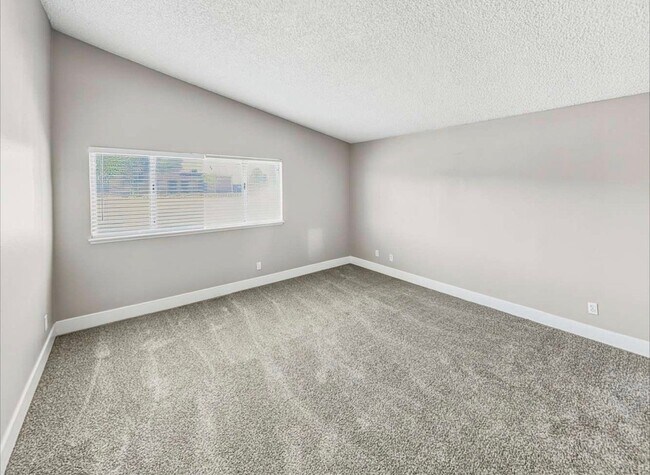 Foto del edificio - 6357 Greyhawk Ave