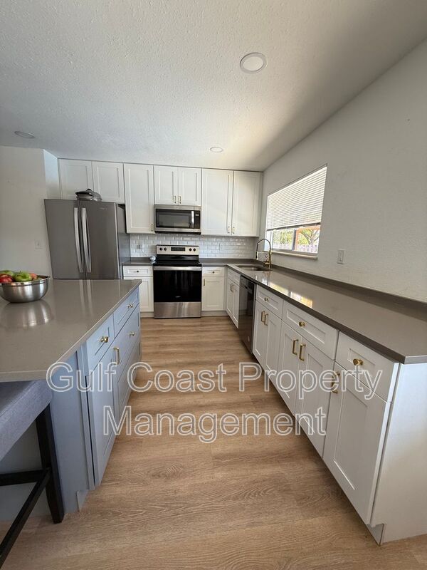 Building Photo - 8127 Chesebro Ave
