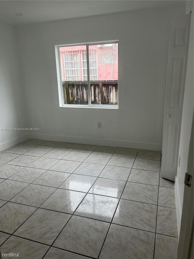 Building Photo - 3 br, 2 bath House - 2437 NW 33rd St # 2437