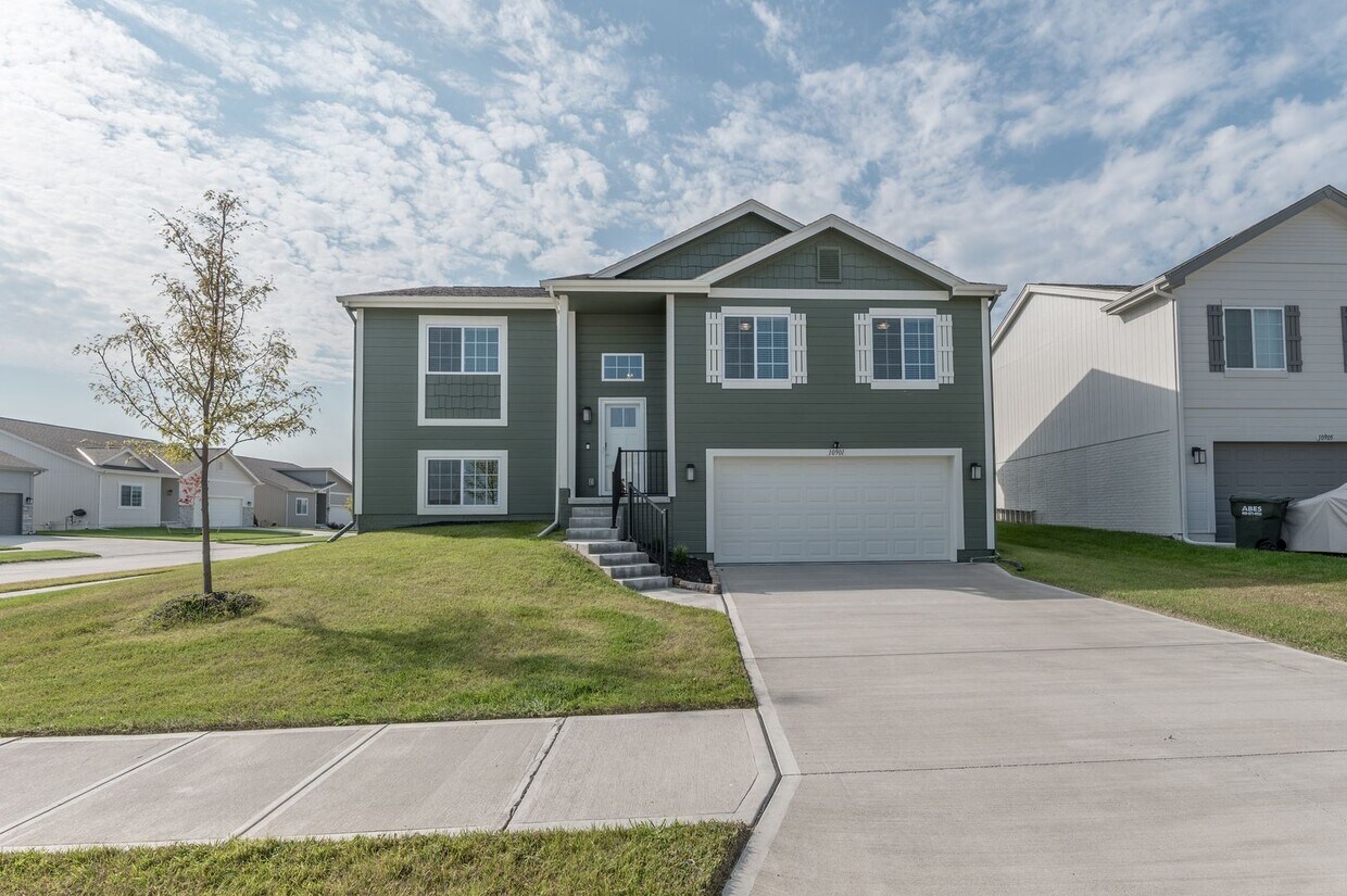 Foto principal - Open-Concept 3-Bedroom with Corner Lot Vie...