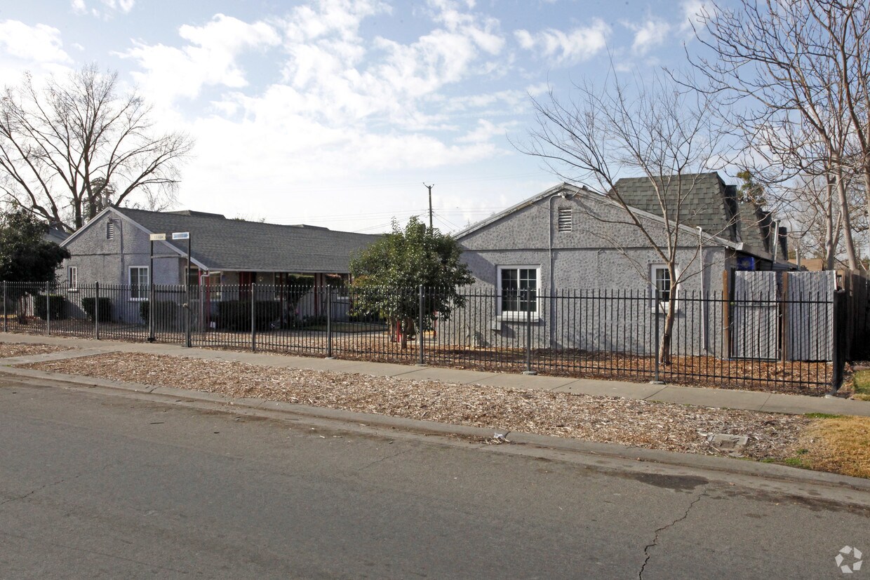 Primary Photo - 2349-2355 Beaumont St