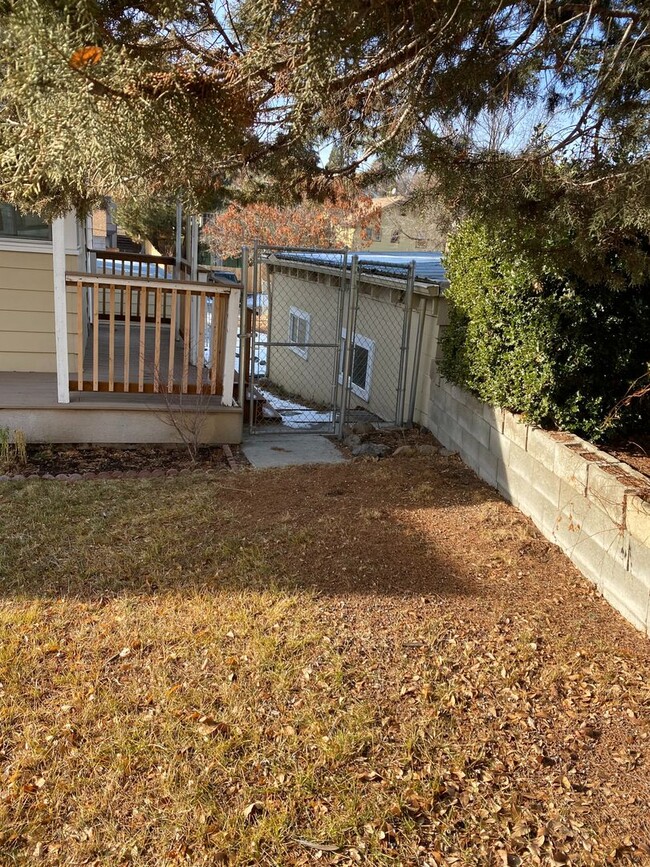 Building Photo - Larger 3 Bedroom 2 Bath House close to OIT...