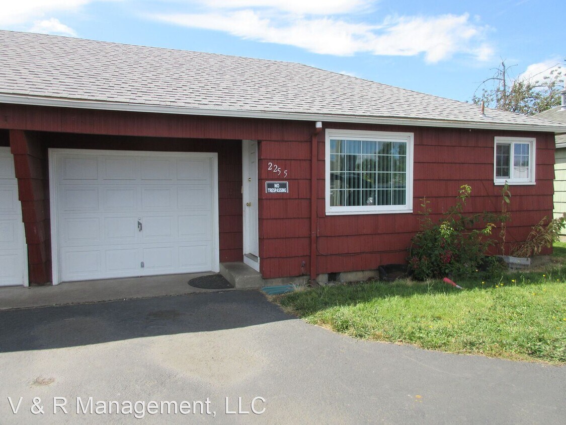 2 br, 1 bath House 2255 Silverton House Rental in Salem, OR