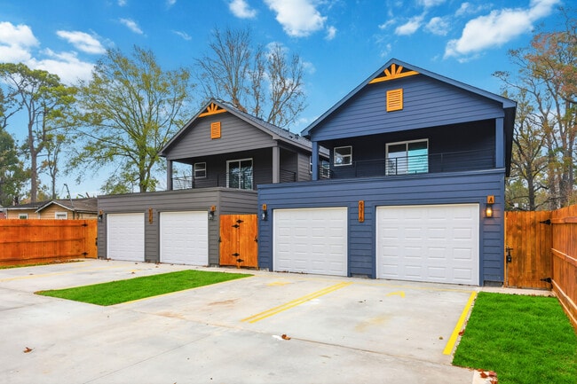 Building Photo - 9316 Sundown Dr