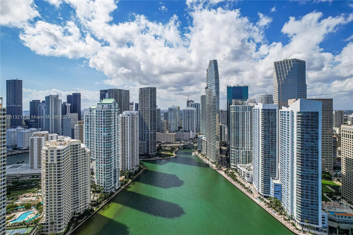 Foto principal - 888 Brickell Key Dr