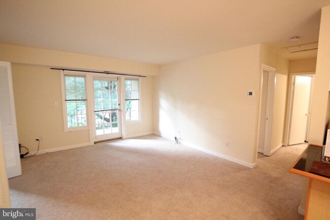 Building Photo - 5898 Surrey Hill Pl