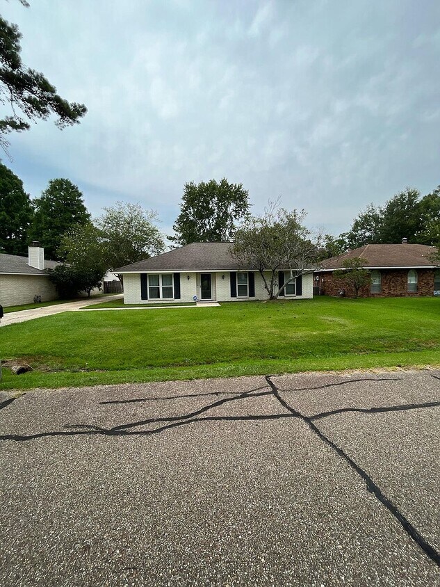 16631 Doyle Rd, Baton Rouge, LA 70817 House for Rent in Baton Rouge