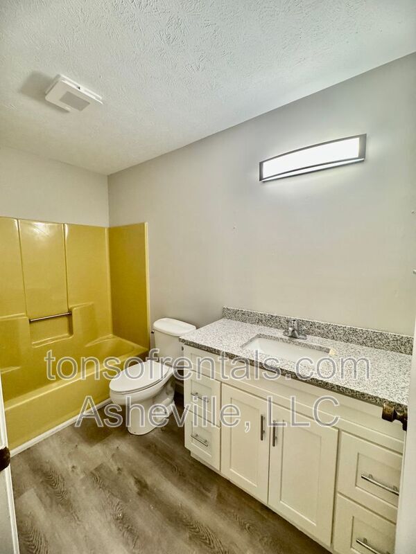 Foto del edificio - 136 Atwood Dr