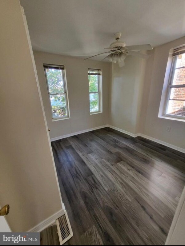 Foto del edificio - 5855 Windsor Ave