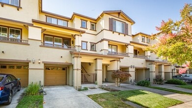 2862 Pearblossom Dr