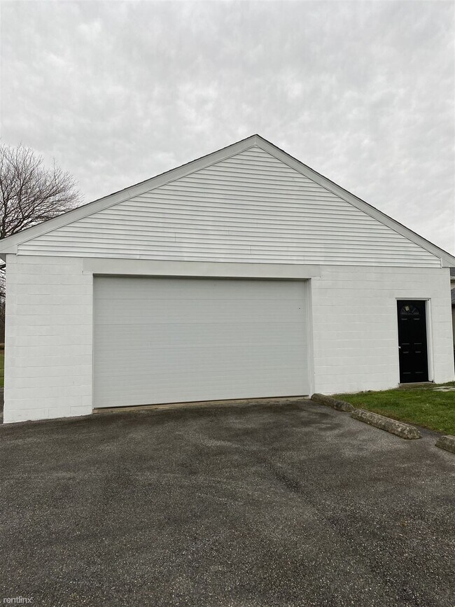 Building Photo - 3 br, 2.5 bath House - 3006 E Lincoln Hwy